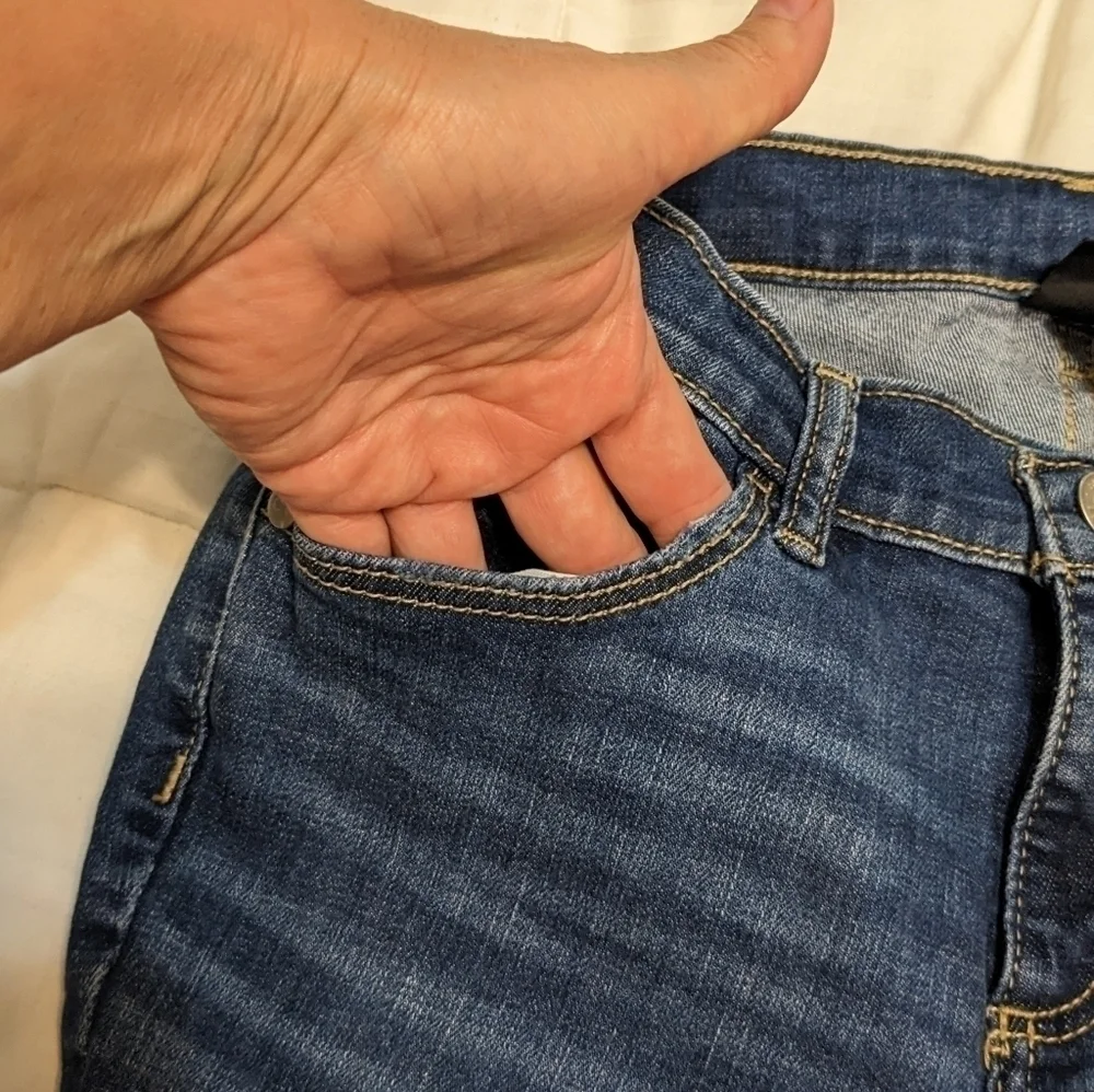 Art Class distressed skinny jeans with a rough h size 12